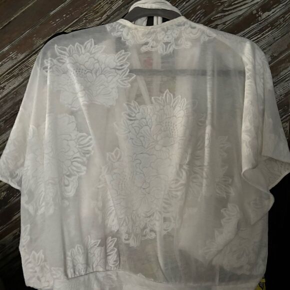 Eloise moonflower wrap top NWT - Picture 7 of 7